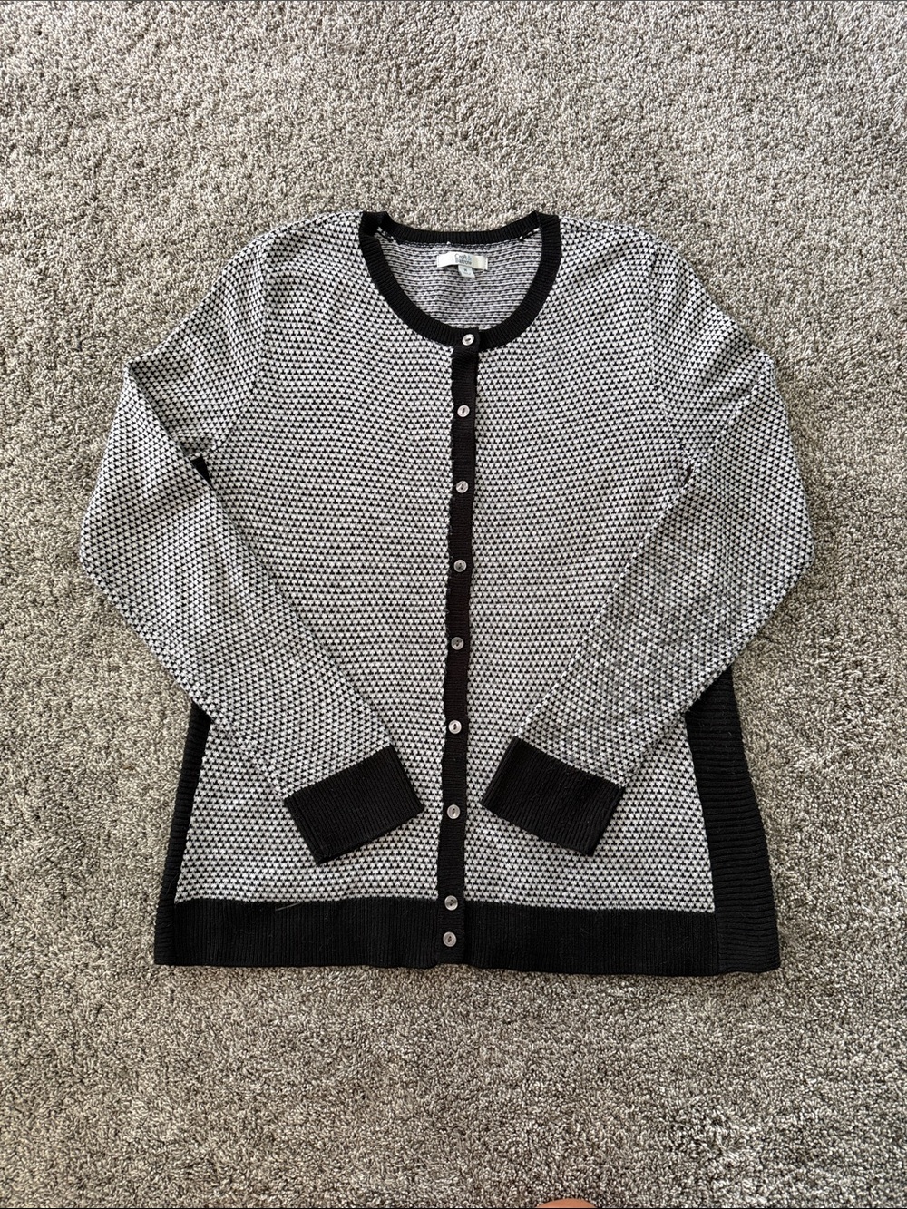 Croft & Barrow Black & White Patterned Cardigan Sweater. SIZE MEDIUM. WOMEN’S.